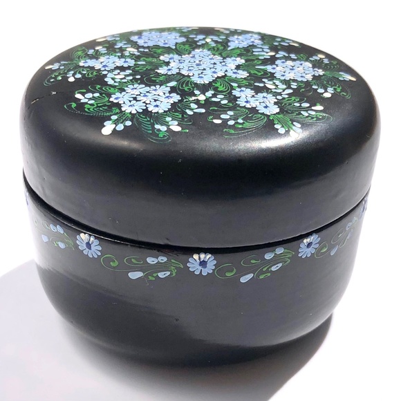Black Lacquer Round Trinket Box Floral Hand Painted Delicate Blue Flowers AS IS - Picture 2 of 16
